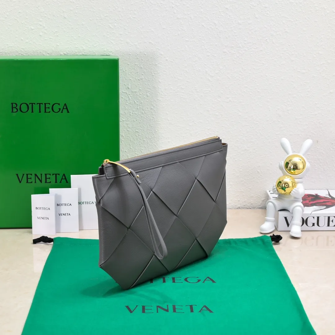 B's new lightweight shape-changing design handbag, suitable for both men and women, suitable for daily use, from small woven to large woven, simple and easy to wear, the leather has the best feel, a worth buying item, size 35*19*1cm [6689#]